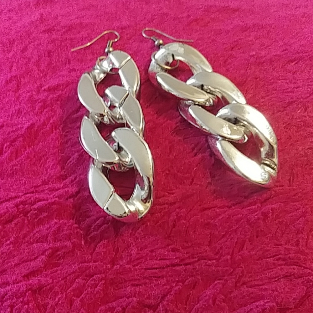 Lovely Chain Link Silver Prieced Earrings